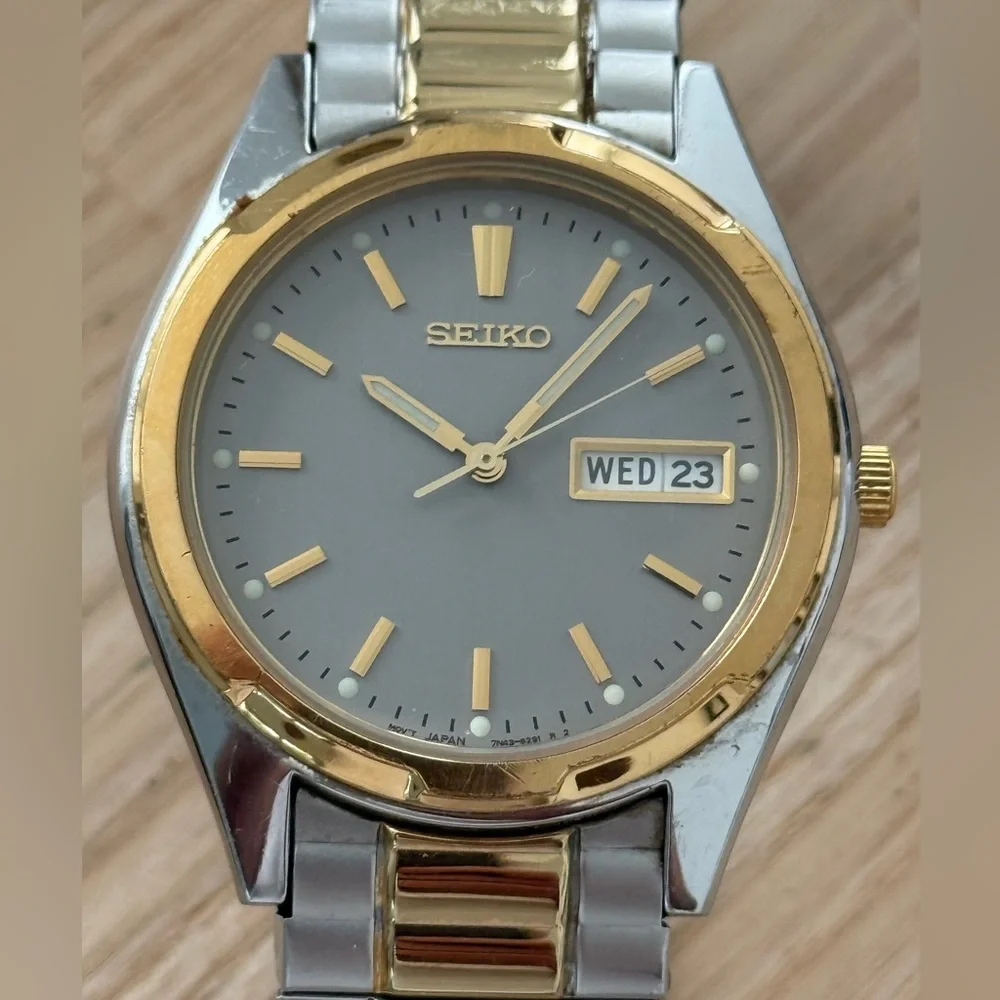 Seiko Gray Dial Watch Two-Tone Stretch Bracelet Case Day Date Window New Battery